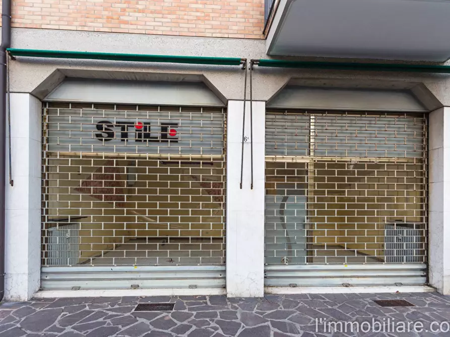 Immagine 11 di Negozio in affitto  in Via Monte Nero 6 a Verona