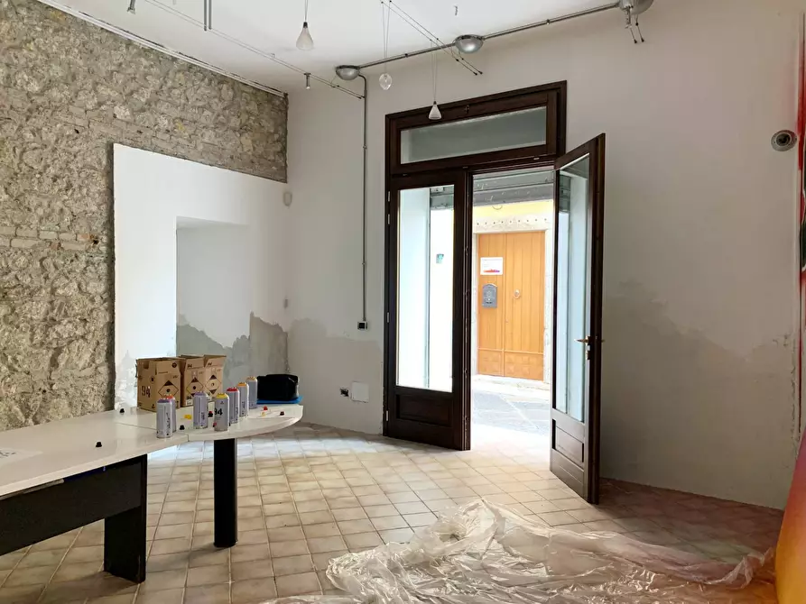 Immagine 1 di Negozio in affitto  in via Santa Maria del Mezzogiorno a Catanzaro