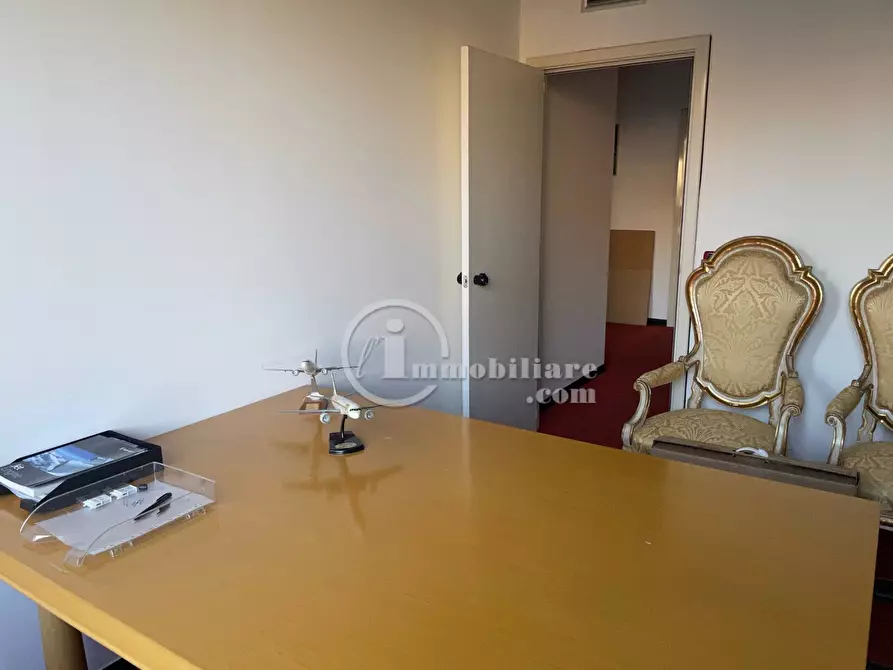 Immagine 9 di Ufficio in vendita  a Gallarate