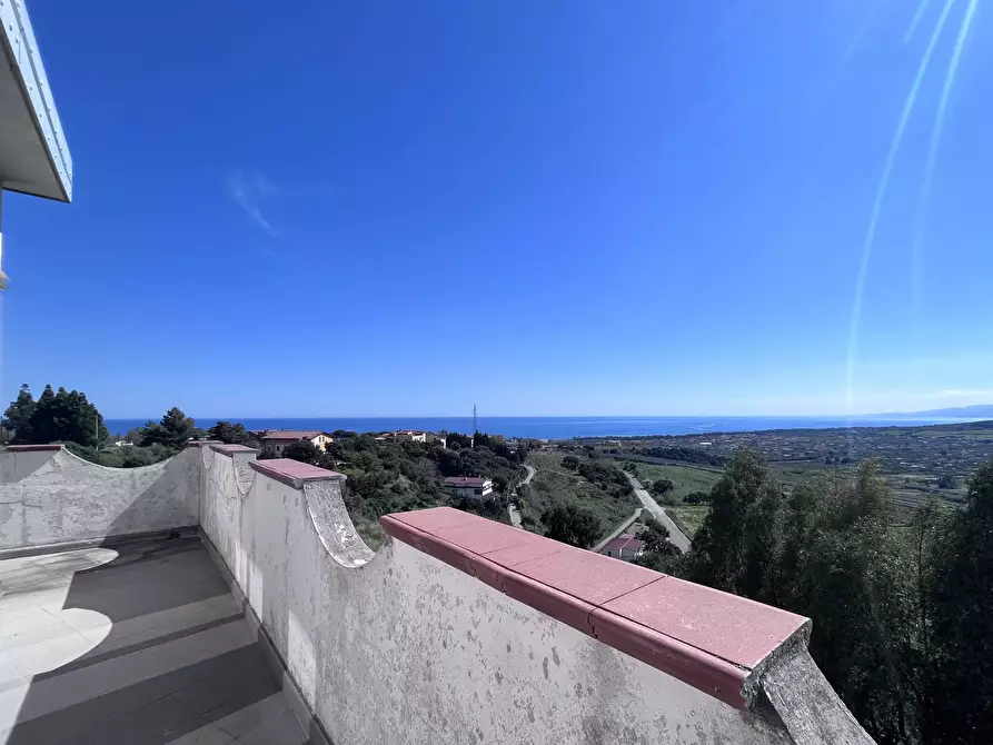 Immagine 1 di Villa in vendita  in Viale Europa a Catanzaro