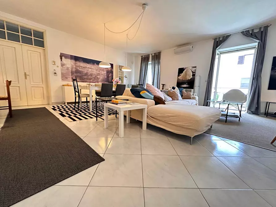 Immagine 3 di Villa in vendita  in Via Donizetti 14 a Capodrise