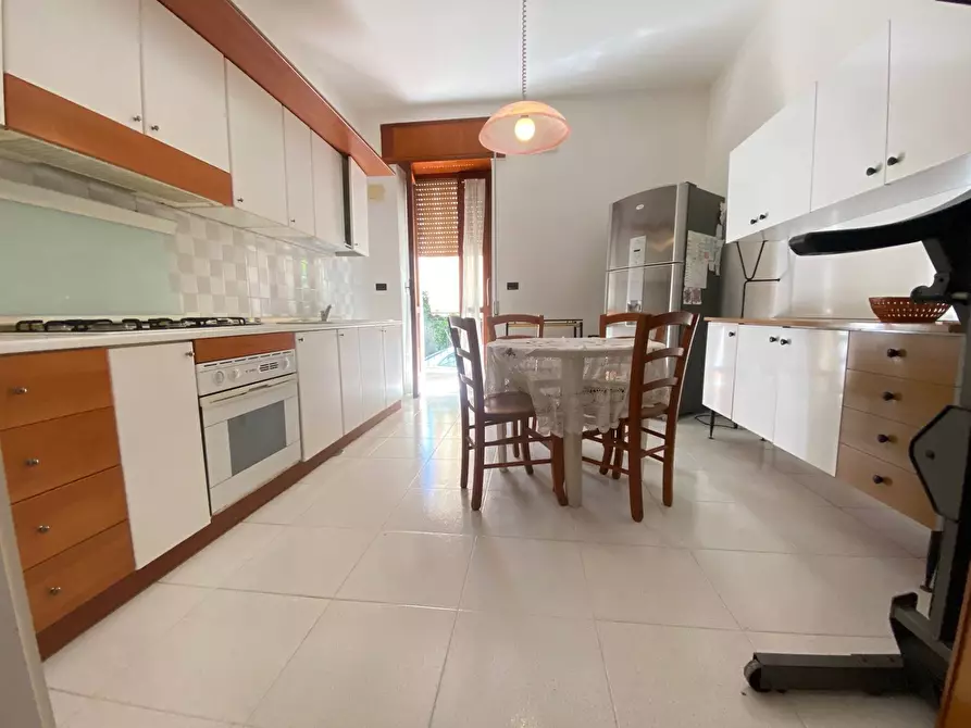 Immagine 37 di Villa in vendita  in Via Donizetti 14 a Capodrise