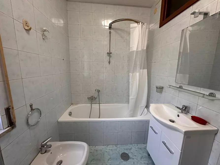 Immagine 16 di Camera in affitto  in Via Ferrarecce 121 a Caserta