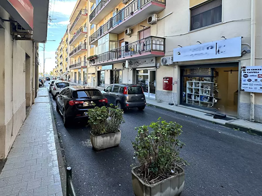 Immagine 1 di Negozio in vendita  in Via Vibo Valentia 11 a Catanzaro