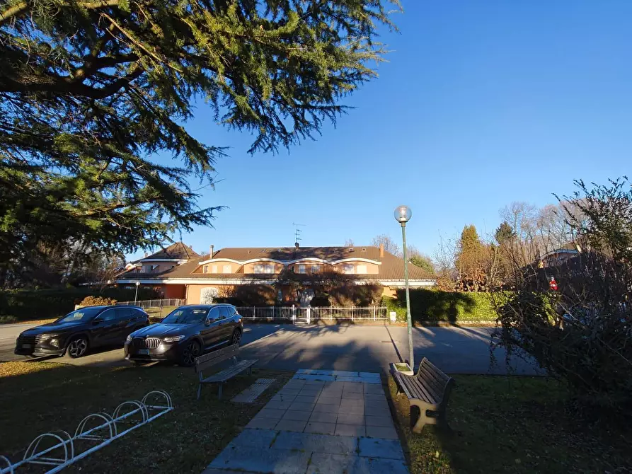 Immagine 19 di Appartamento in vendita  in Via Delle Querce 118 a Ispra