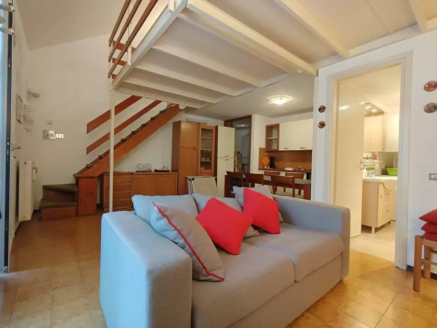 Immagine 11 di Appartamento in vendita  in Via Delle Querce 118 a Ispra