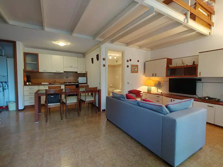 Immagine 2 di Appartamento in vendita  in Via Delle Querce 118 a Ispra