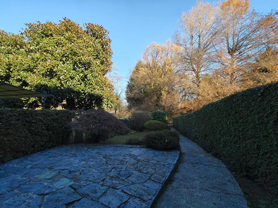 Immagine 7 di Appartamento in vendita  in Via Delle Querce 118 a Ispra