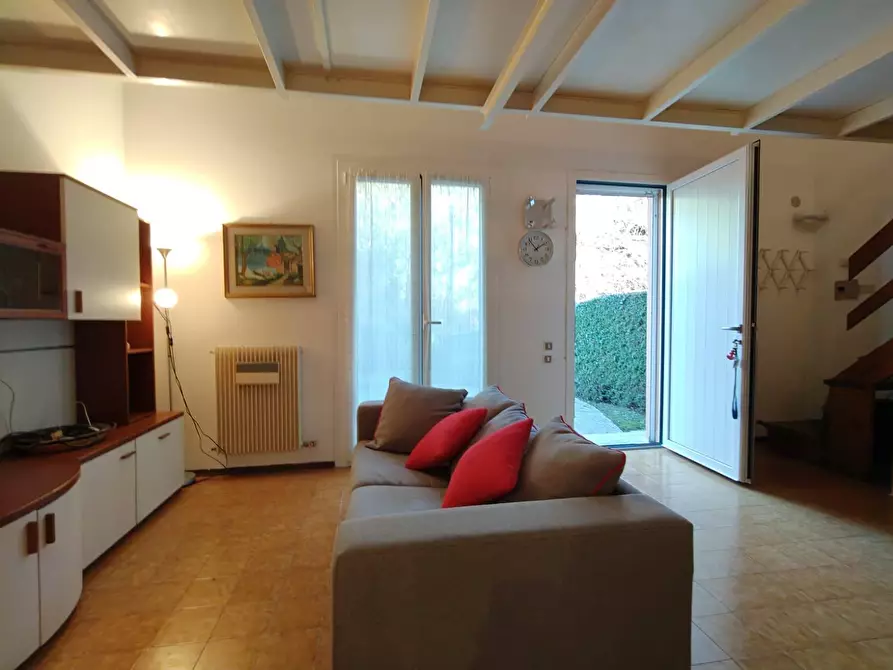 Immagine 3 di Appartamento in vendita  in Via Delle Querce 118 a Ispra