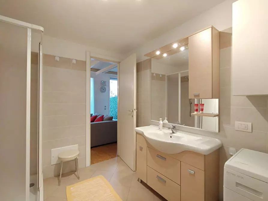 Immagine 10 di Appartamento in vendita  in Via Delle Querce 118 a Ispra