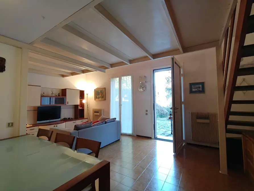 Immagine 6 di Appartamento in vendita  in Via Delle Querce 118 a Ispra