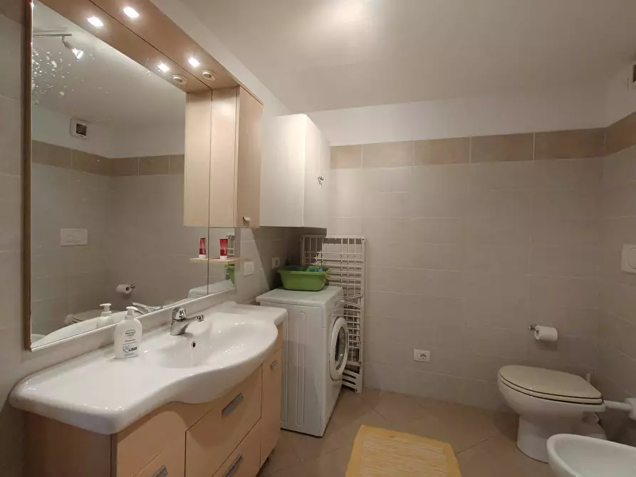 Immagine 9 di Appartamento in vendita  in Via Delle Querce 118 a Ispra