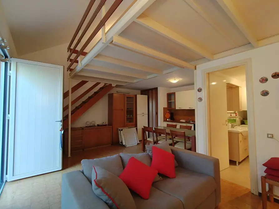 Immagine 4 di Appartamento in vendita  in Via Delle Querce 118 a Ispra