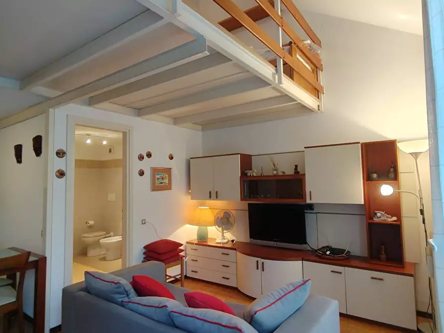 Immagine 5 di Appartamento in vendita  in Via Delle Querce 118 a Ispra