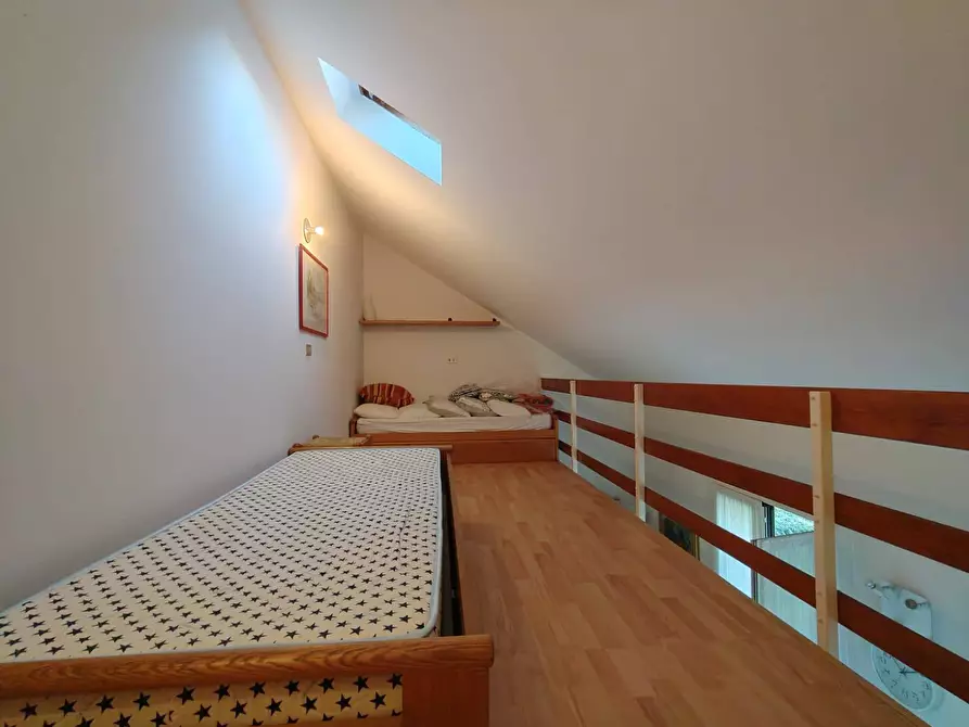 Immagine 13 di Appartamento in vendita  in Via Delle Querce 118 a Ispra