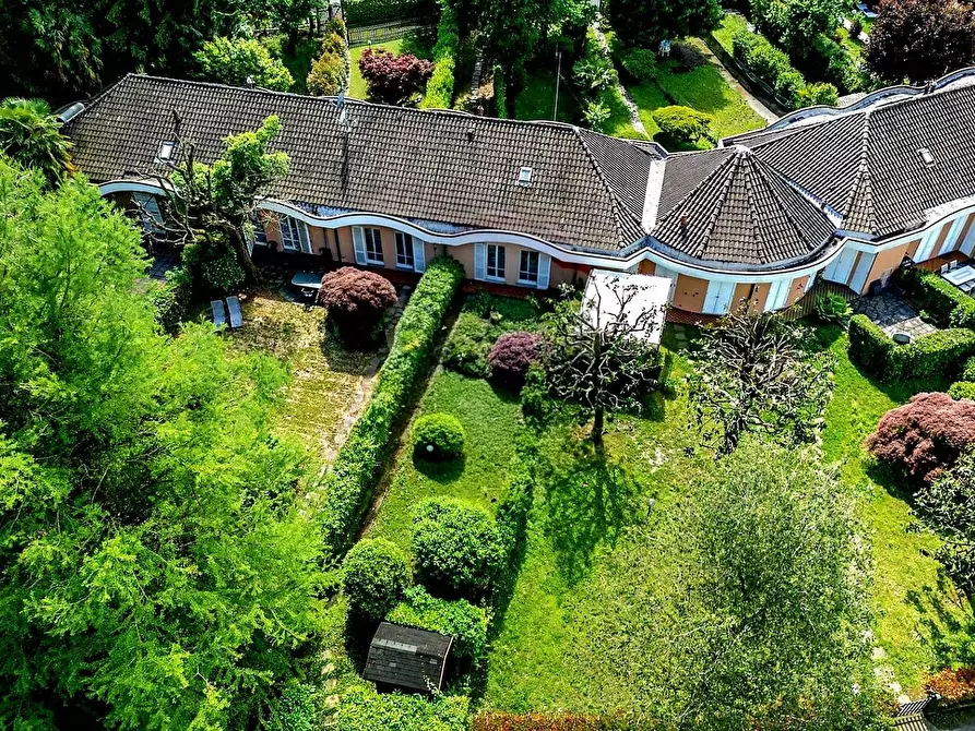 Immagine 24 di Appartamento in vendita  in Via Delle Querce 118 a Ispra