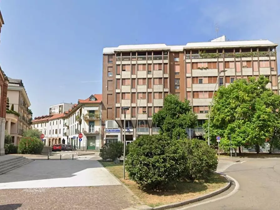 Immagine 3 di Negozio in vendita  in Via Alessandro Volta 2 a Gallarate