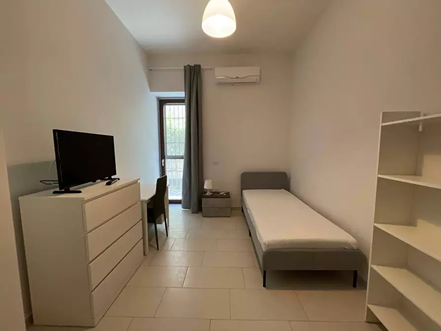 Immagine 2 di Camera in affitto  in Via Laviano a Caserta