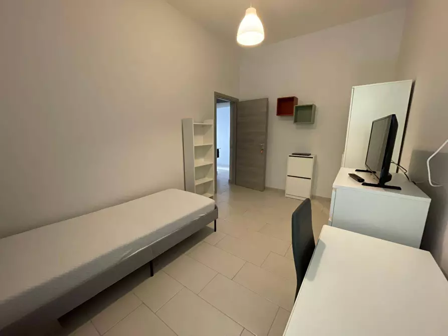 Immagine 3 di Camera in affitto  in Via Laviano a Caserta