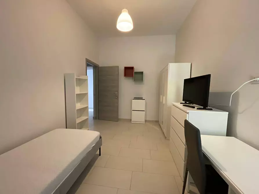 Immagine 4 di Camera in affitto  in Via Laviano a Caserta