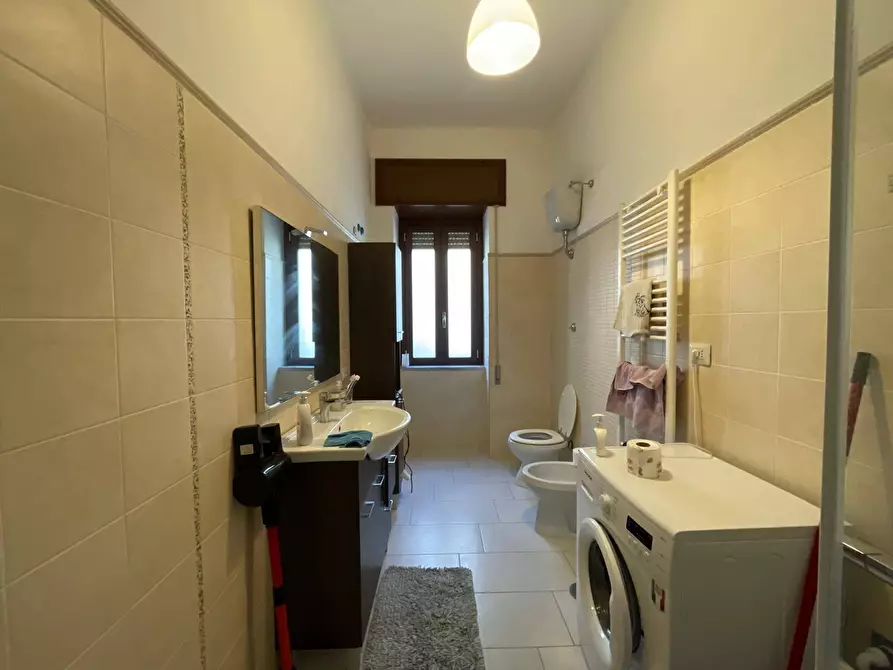 Immagine 13 di Camera in affitto  in Via Laviano a Caserta