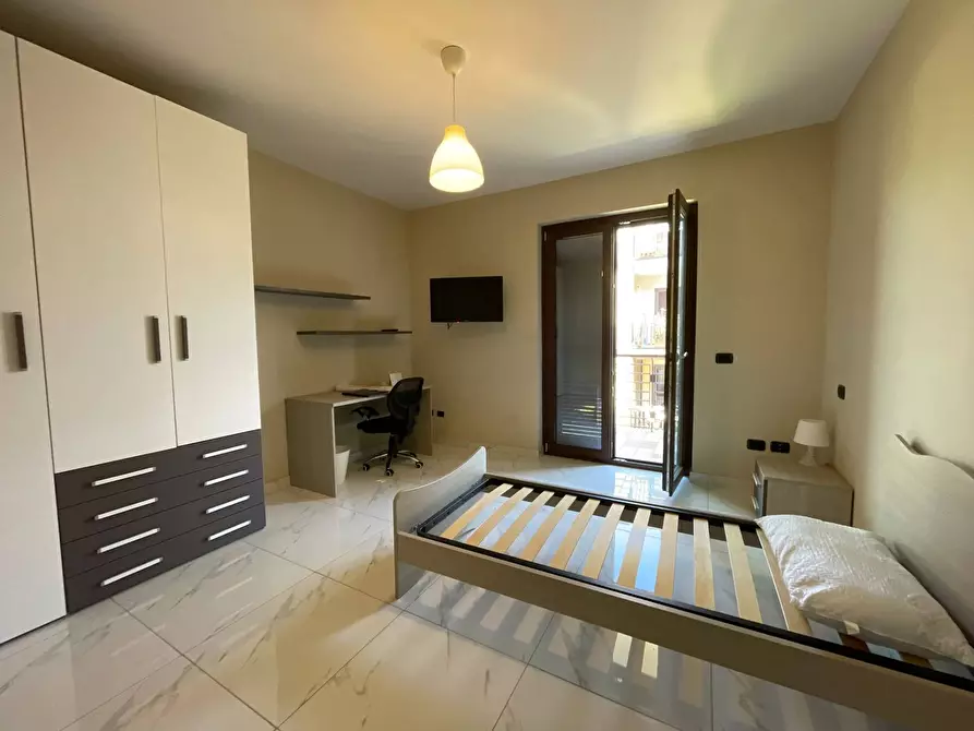 Immagine 1 di Camera in affitto  in via Laviano a Caserta