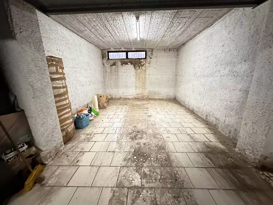 Immagine 4 di Box auto in affitto  in Via Avellino a Caserta