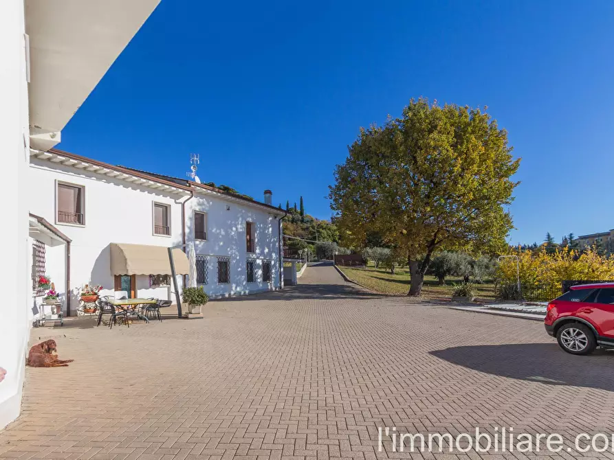 Immagine 3 di Rustico / casale in vendita  in via Pradelle 60 a Verona