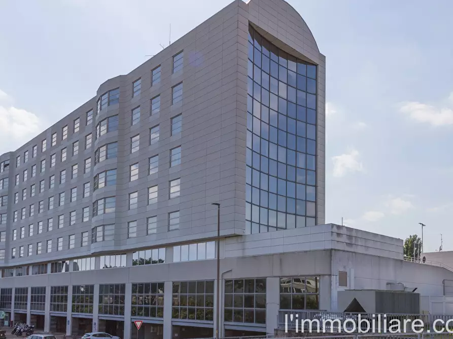 Immagine 3 di Ufficio in affitto  in Via Ca' Di Cozzi 39 a Verona