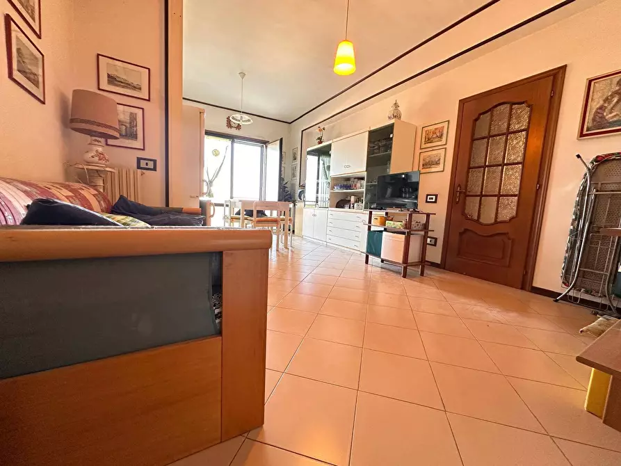 Immagine 1 di Appartamento in vendita  in Viale Claris a Cancello Ed Arnone