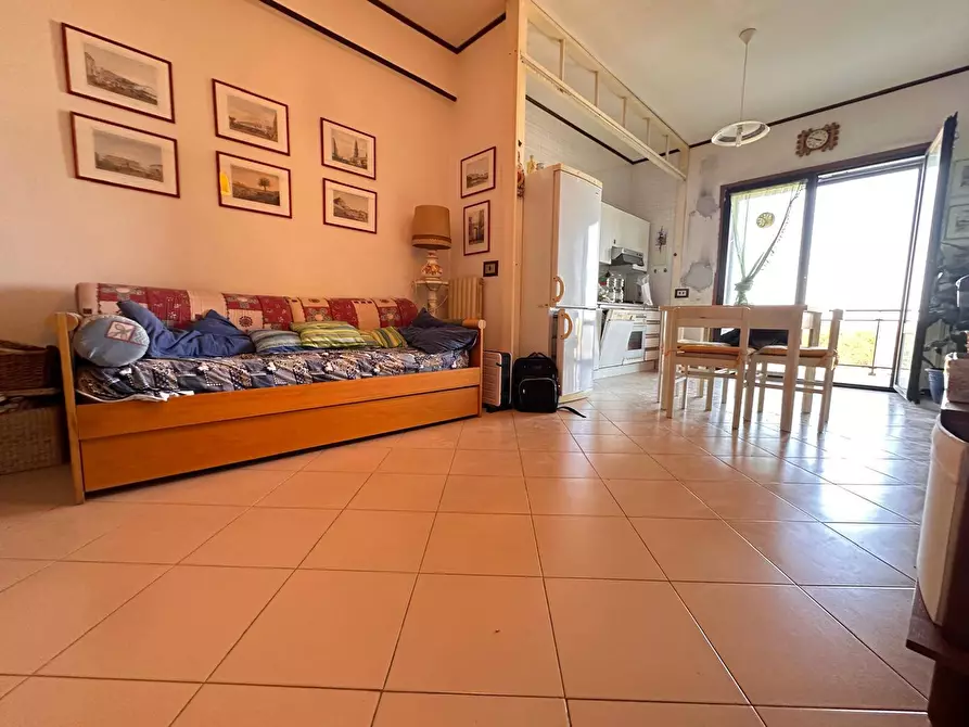 Immagine 9 di Appartamento in vendita  in Viale Claris a Cancello Ed Arnone