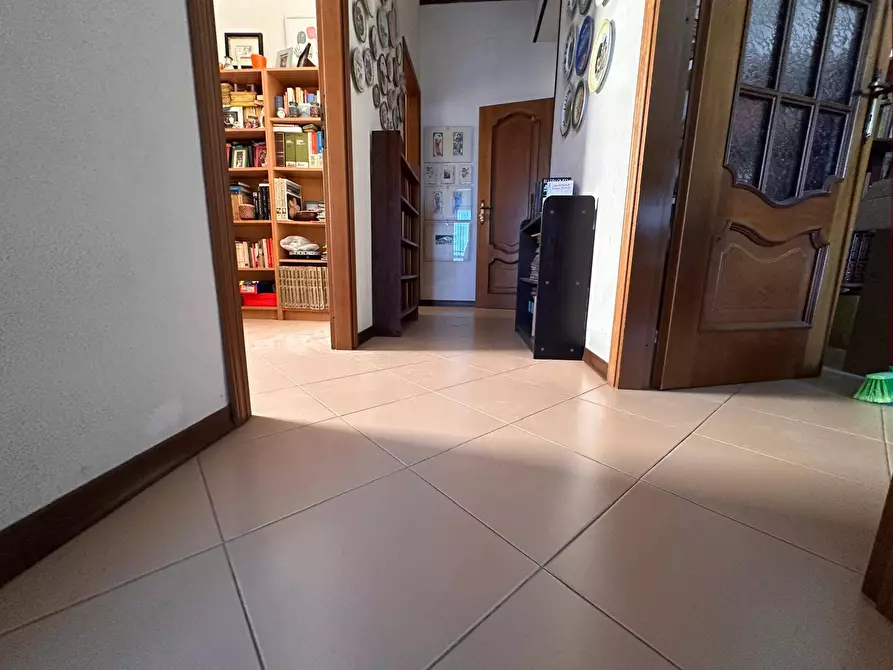 Immagine 19 di Appartamento in vendita  in Viale Claris a Cancello Ed Arnone