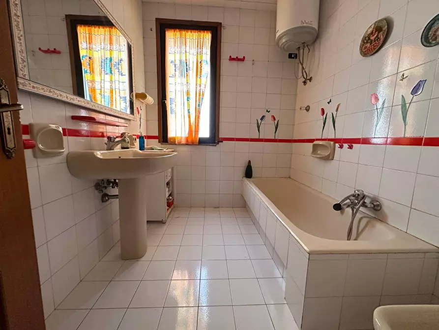 Immagine 16 di Appartamento in vendita  in Viale Claris a Cancello Ed Arnone