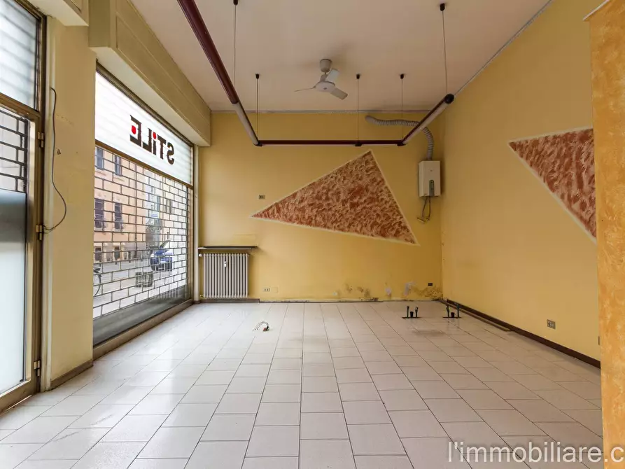 Immagine 3 di Negozio in vendita  in Via Monte Nero 6 a Verona
