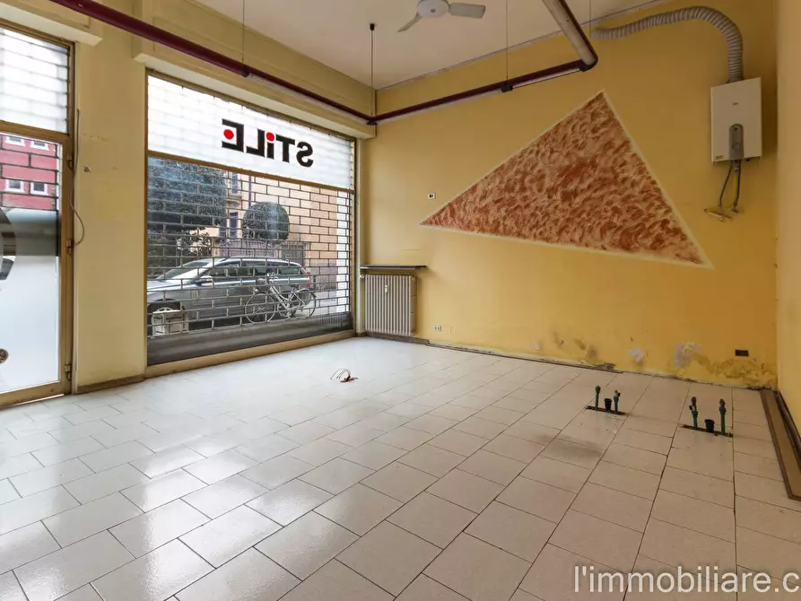 Immagine 7 di Negozio in vendita  in Via Monte Nero 6 a Verona