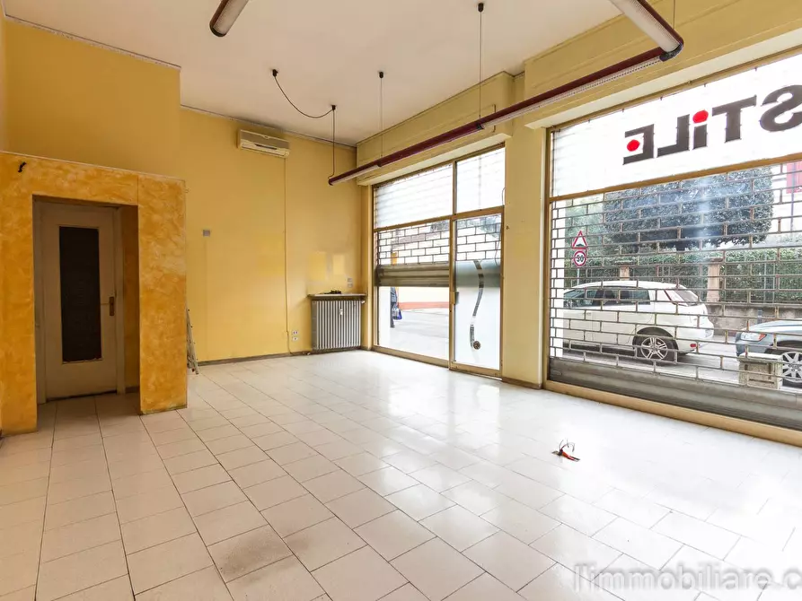 Immagine 8 di Negozio in vendita  in Via Monte Nero 6 a Verona