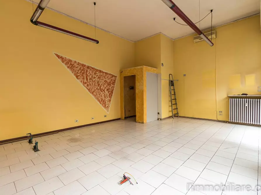 Immagine 9 di Negozio in vendita  in Via Monte Nero 6 a Verona