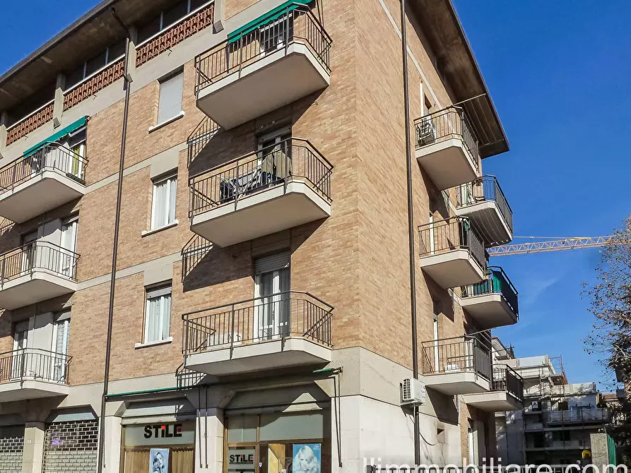 Immagine 16 di Negozio in vendita  in Via Monte Nero 6 a Verona