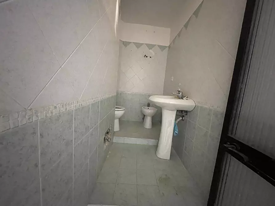 Immagine 13 di Negozio in affitto  in VIA POLLIO 10 a Caserta