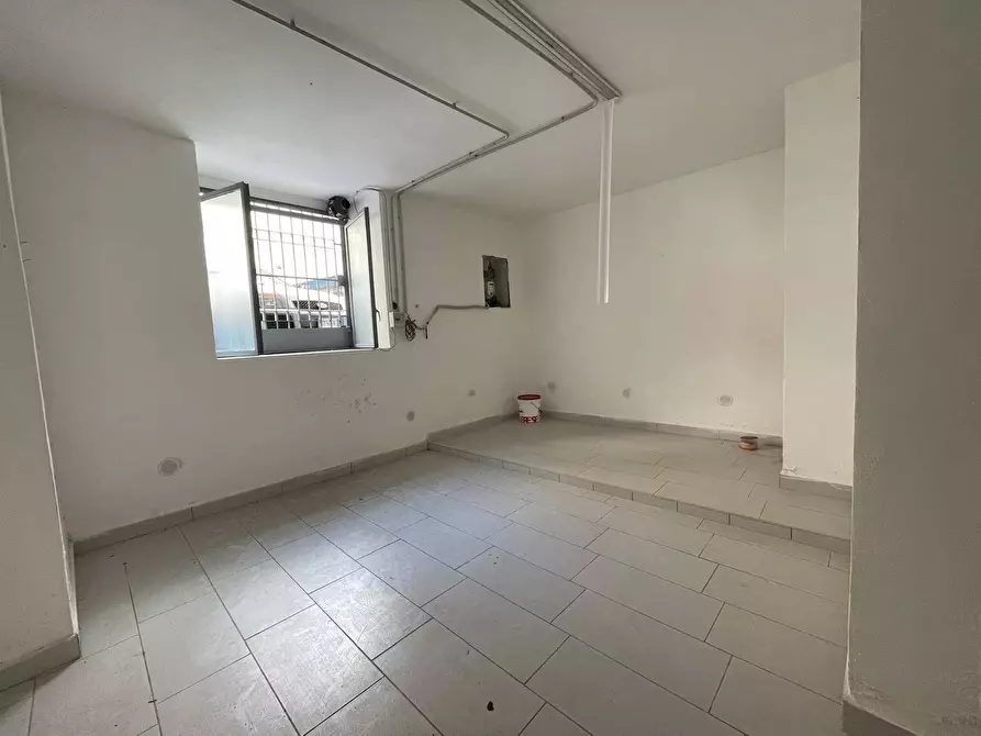 Immagine 3 di Negozio in affitto  in VIA POLLIO 10 a Caserta