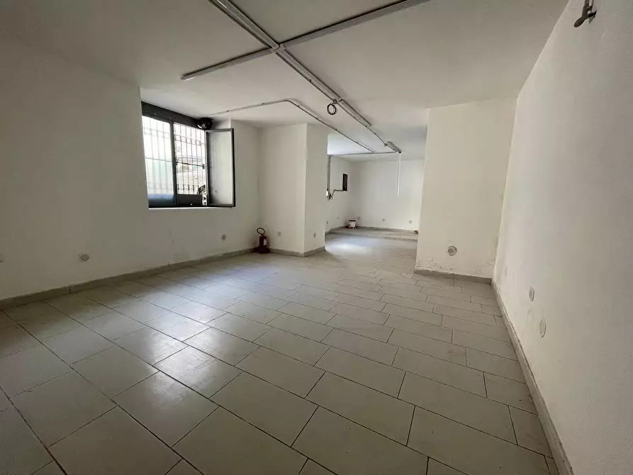 Immagine 6 di Negozio in affitto  in VIA POLLIO 10 a Caserta