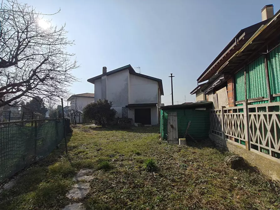 Immagine 17 di Villa in vendita  in Via Generale Giuseppe Perotti 10 a Gallarate