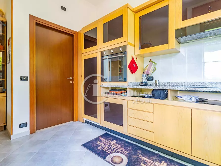 Immagine 15 di Villa in vendita  in via corbetta a Busto Arsizio