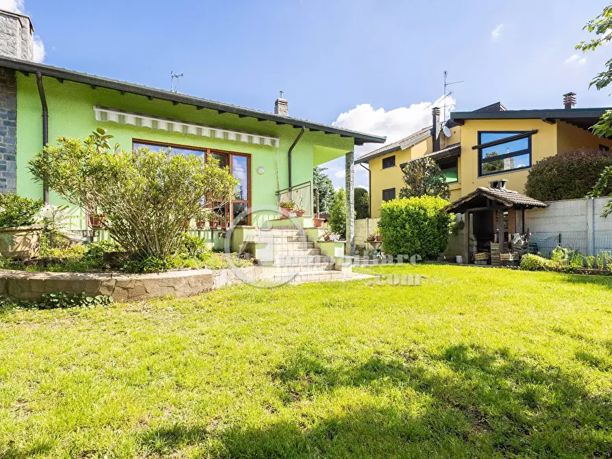 Immagine 1 di Villa in vendita  in via corbetta a Busto Arsizio