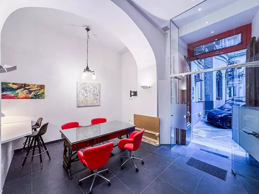 Immagine 5 di Appartamento in vendita  in via Santa Lucia 15 a Napoli