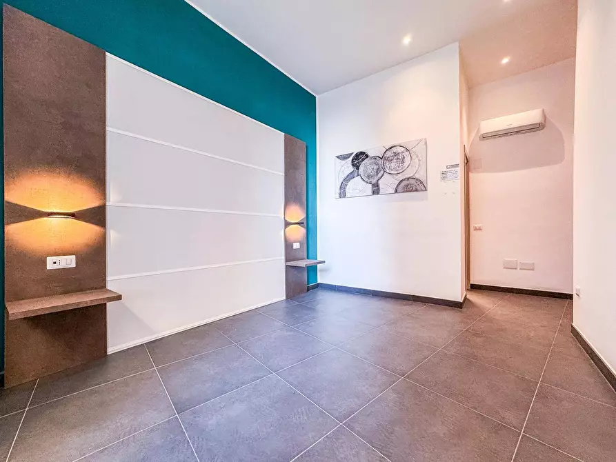 Immagine 10 di Appartamento in vendita  in via Santa Lucia 15 a Napoli