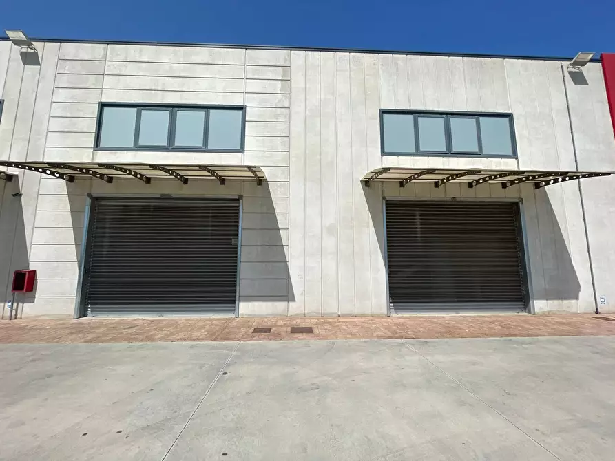 Immagine 7 di Capannone industriale in affitto  a Maddaloni