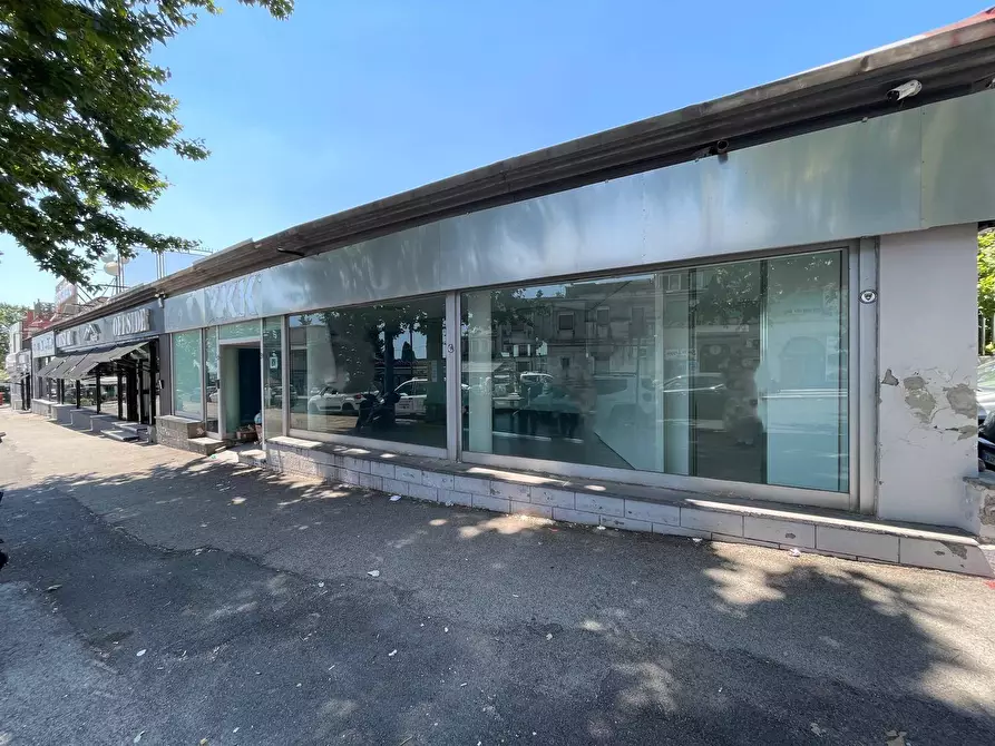 Immagine 2 di Negozio in affitto  in Via Nuova Del Campo 28 a Napoli