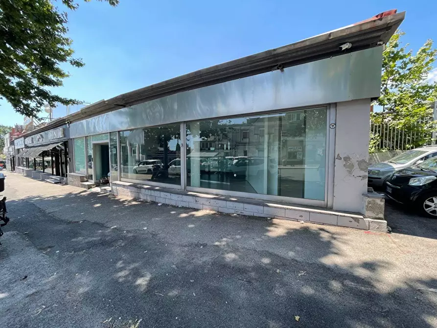 Immagine 4 di Negozio in affitto  in Via Nuova Del Campo 28 a Napoli