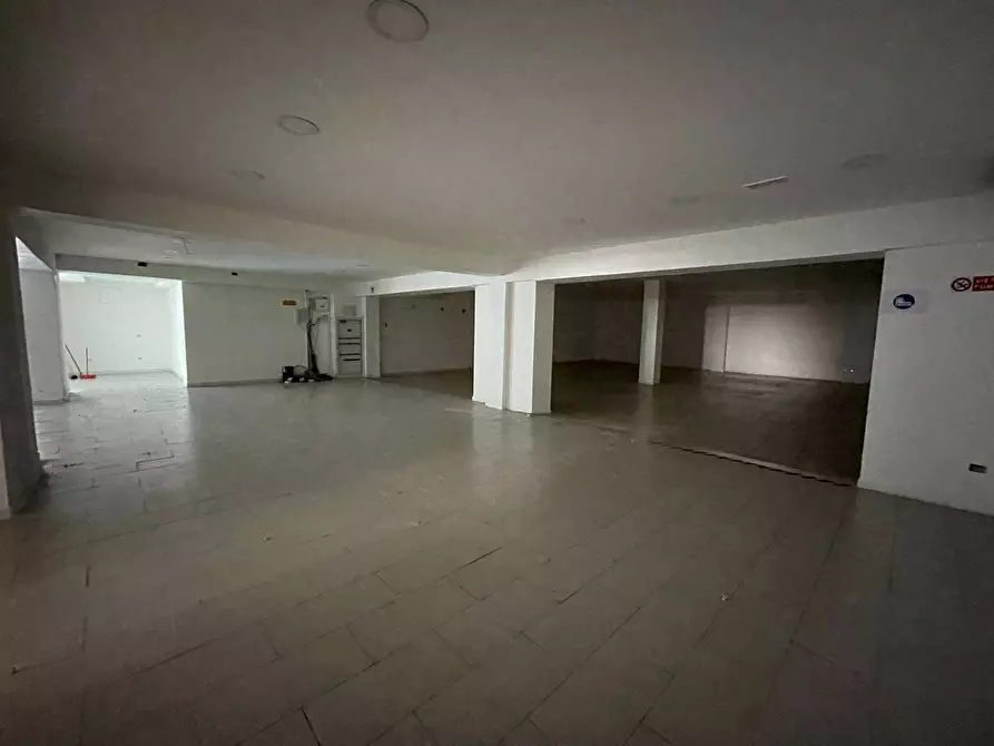 Immagine 6 di Negozio in affitto  in Via Nuova Del Campo 28 a Napoli